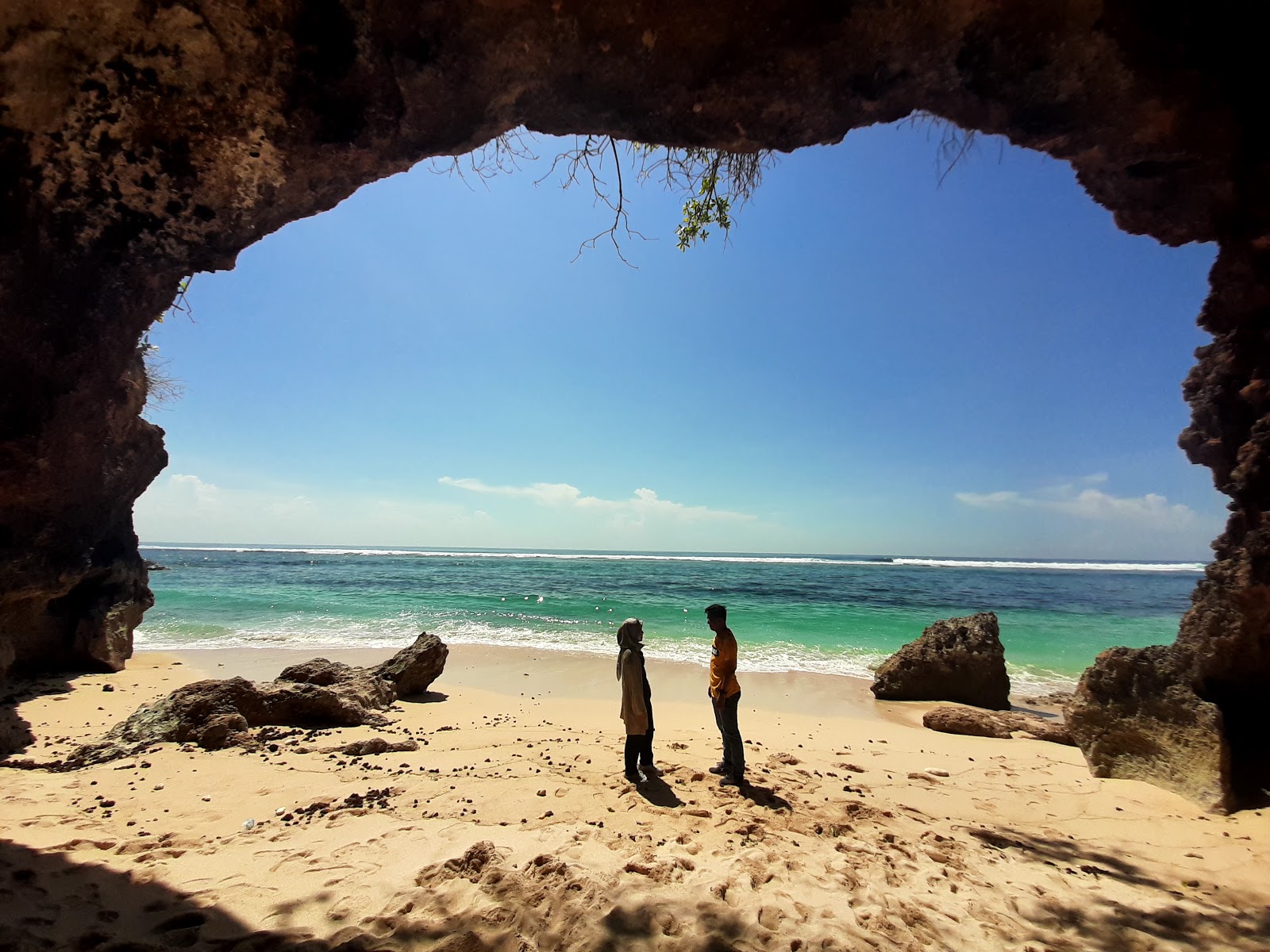 Pantai Gunung Payung Hidden Cave - 5 minutes drive